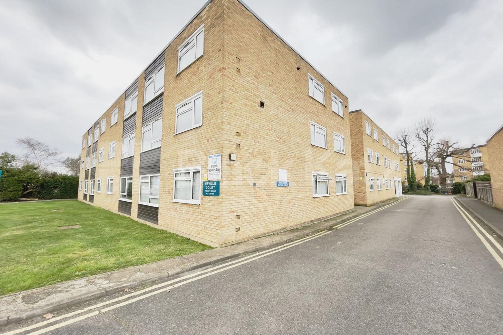 Beautiful apartment in SW12 with Off-Street Parking Weir Road , Clapham South/Balham